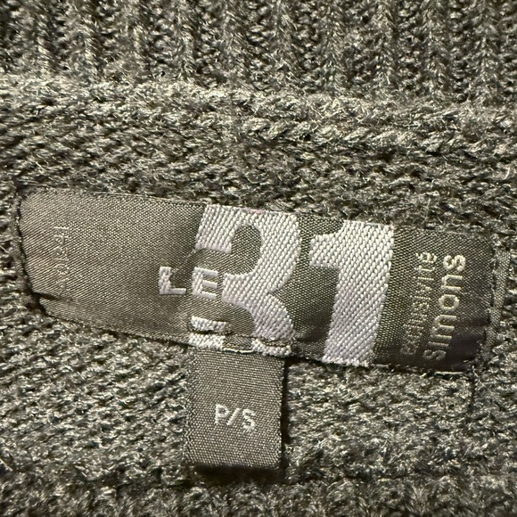 Simons Le 31 Charcoal Knit Winter Sweater - Picture 2 of 4